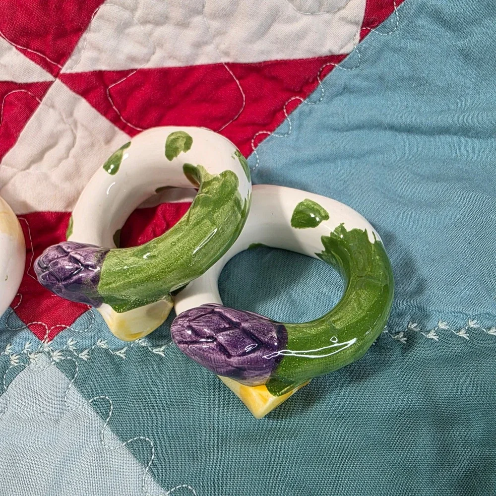 Unbranded multicolor rings